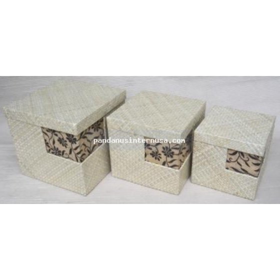 Pandanus square box with printing goni set of 3 handicraft