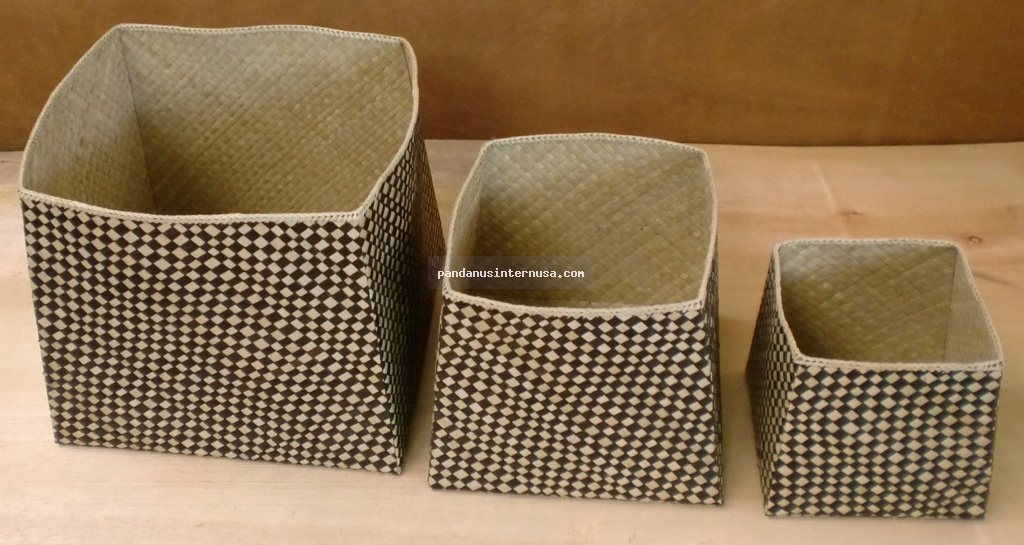 Chessboard Pandanus square pyramid basket set of 3 handicraft