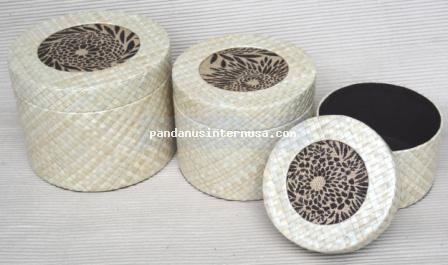 Pandanus round box set of 3 handicraft